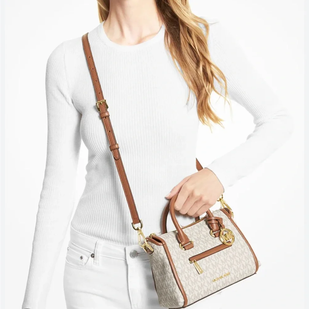 Michael Kors Vanilla Carine XS Crossbody or Mini Purse, NWT - Picture 4 of 6